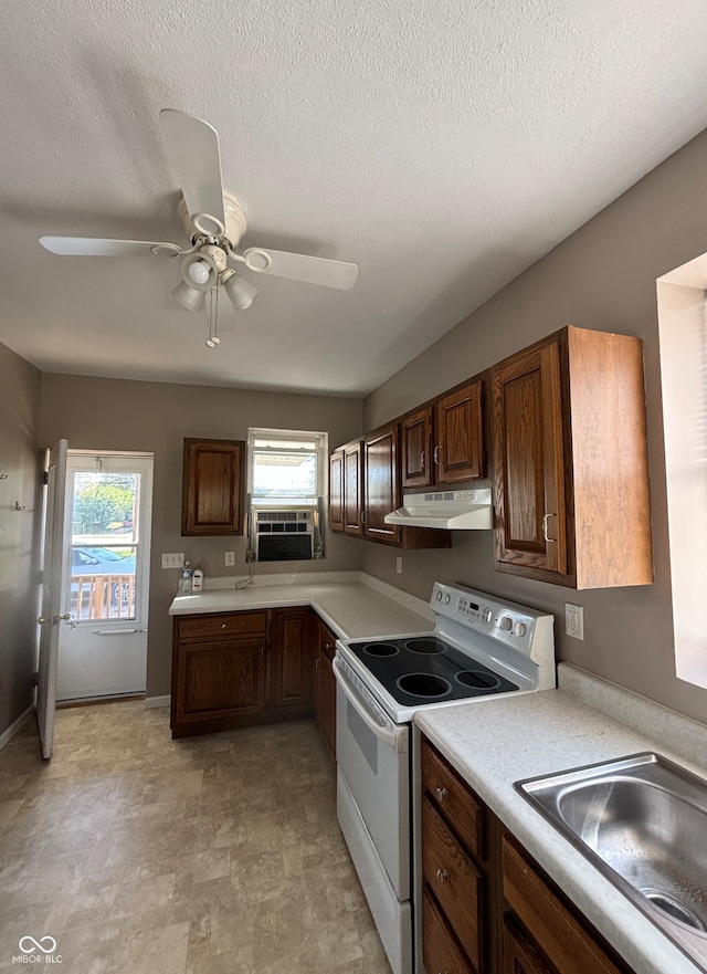 kitchen featuring ceiling fan, plenty of natural light, sink, and electric range