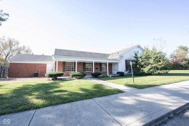 single story home featuring a front yard