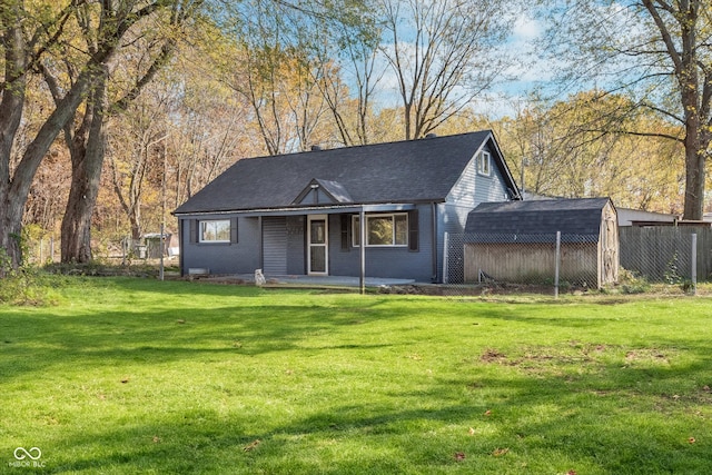 view of front of property with a front lawn