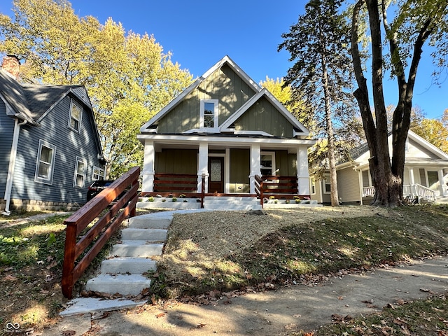 view of front facade with covered porch