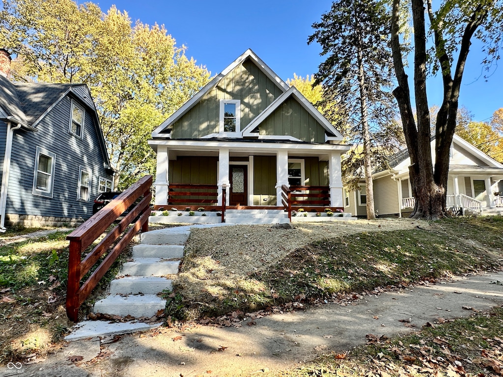 view of front of home featuring a porch