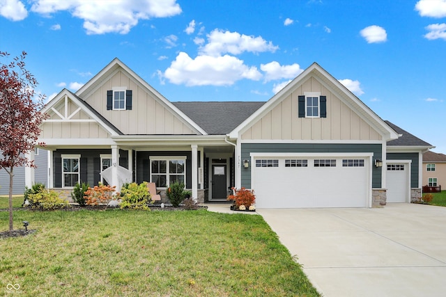 craftsman inspired home with a front lawn and a garage