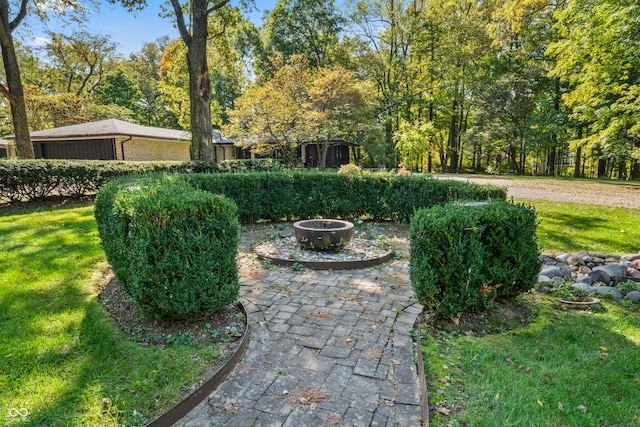 view of yard featuring an outdoor fire pit