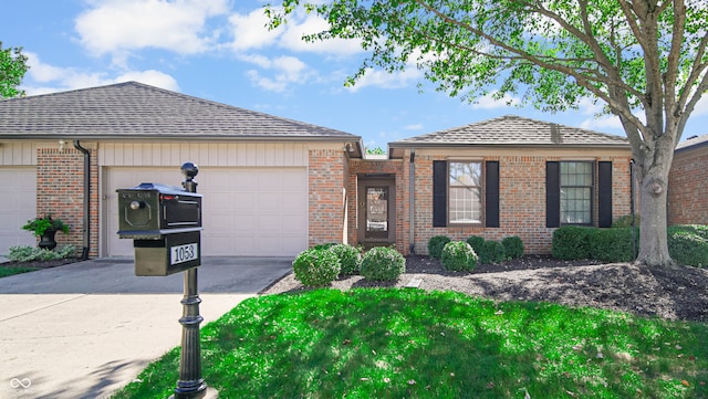 single story home featuring a garage