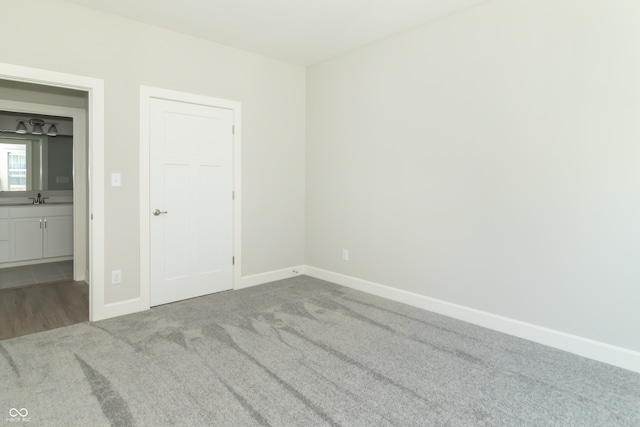 empty room with sink and carpet floors