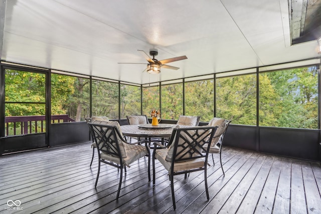 sunroom with ceiling fan