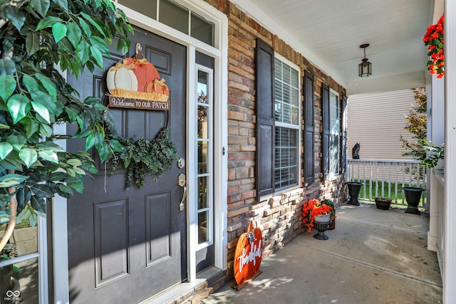 property entrance featuring a porch