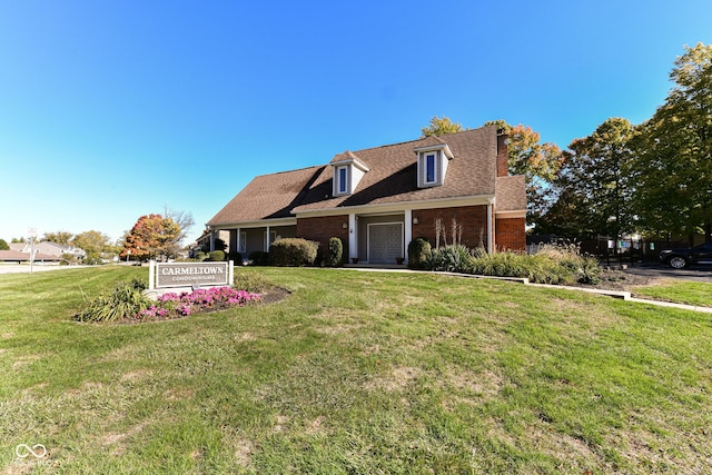 cape cod house featuring a front lawn