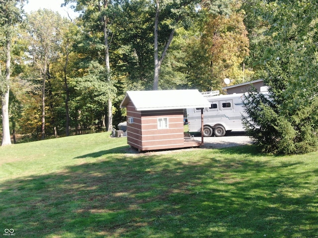 view of yard with a shed