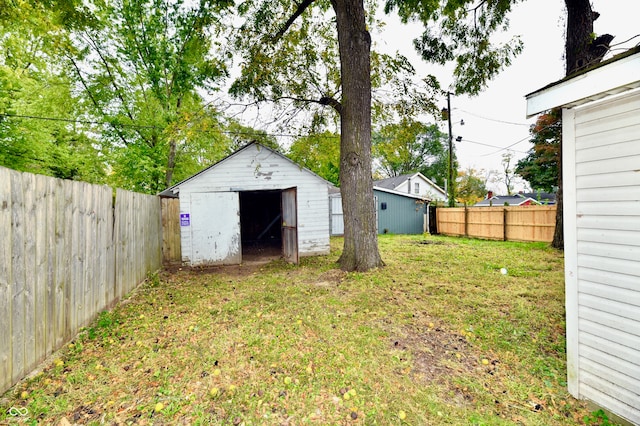 view of yard with a storage unit