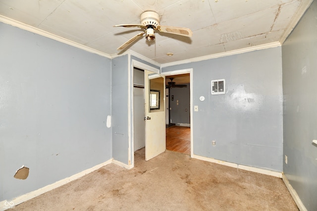 carpeted spare room featuring crown molding and ceiling fan