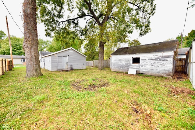 view of yard with a shed