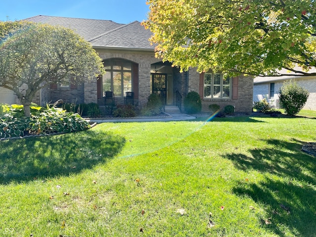 view of front of property with a front lawn