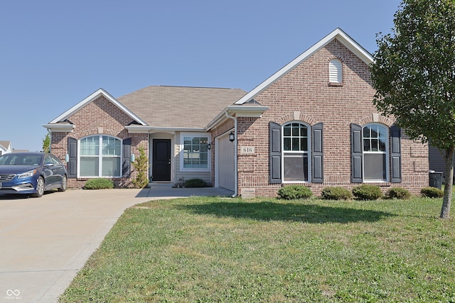 view of front facade featuring a front lawn