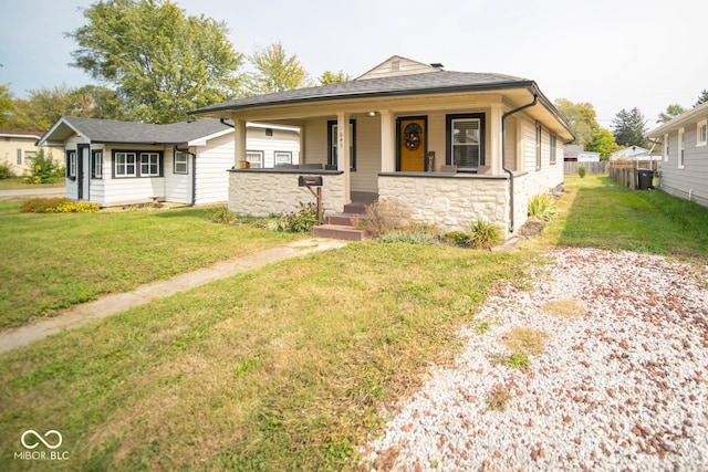 view of front facade with a front lawn