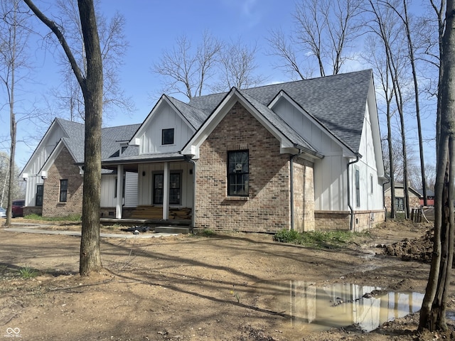 modern inspired farmhouse featuring covered porch