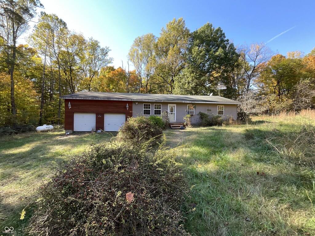single story home with an attached garage