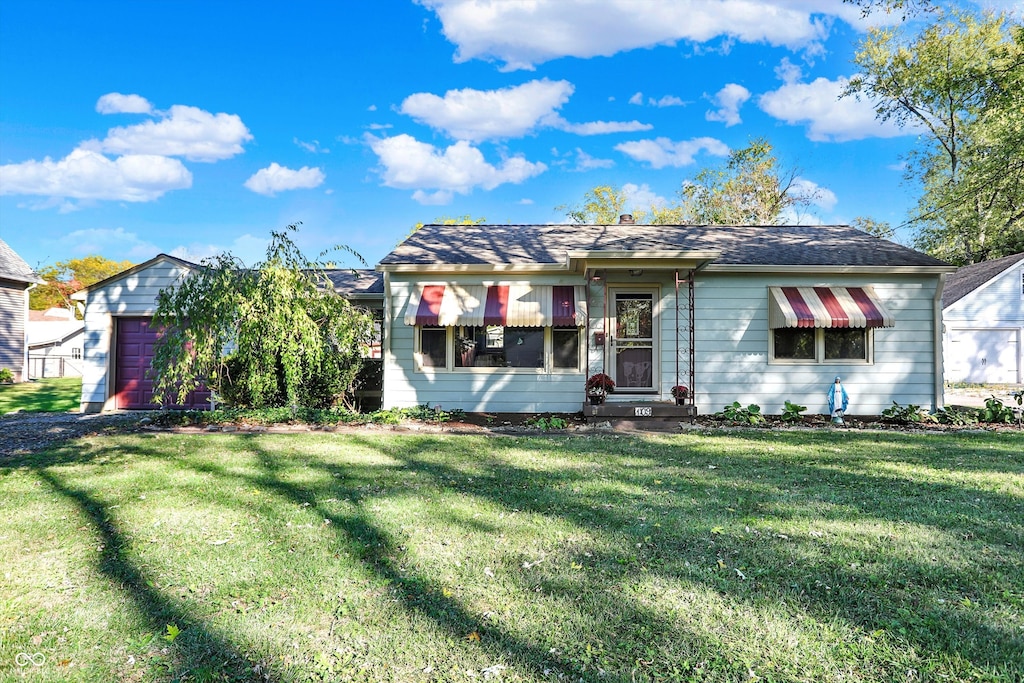 view of front of home with a front lawn