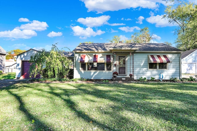 view of front of home with a front lawn