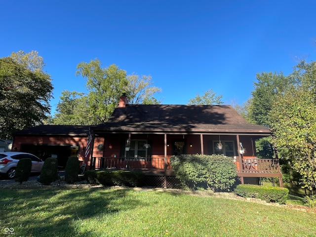 view of front of house featuring a porch and a front lawn