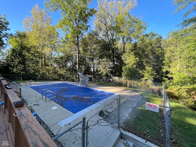 view of swimming pool