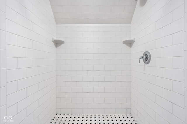 bathroom with vaulted ceiling and a tile shower