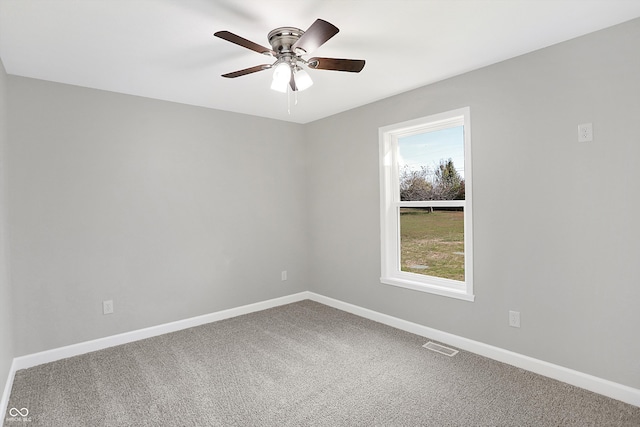 carpeted empty room featuring ceiling fan