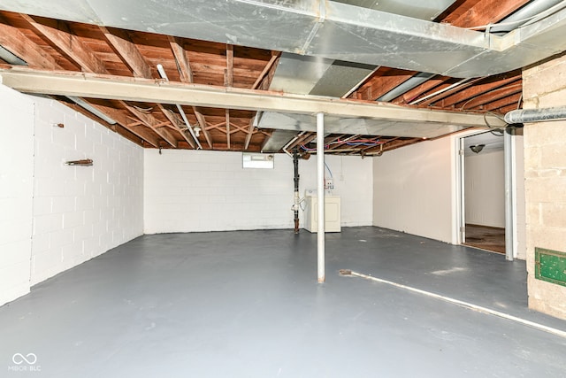 basement featuring washer / dryer