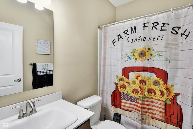 bathroom with vanity, a shower with shower curtain, and toilet