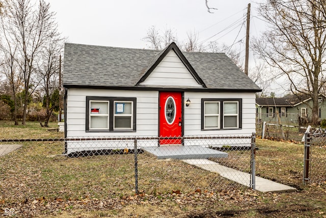 view of front of house featuring a front lawn