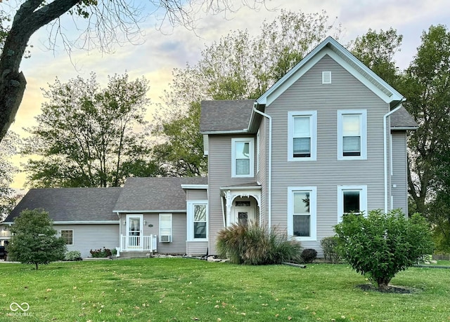 view of front facade with a lawn