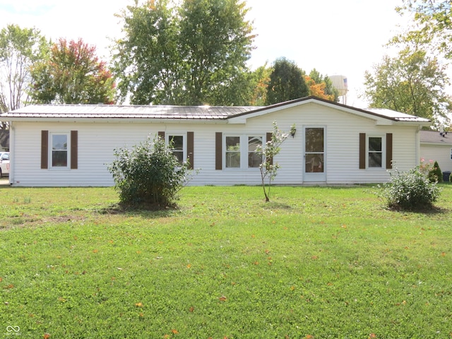 back of house featuring a yard