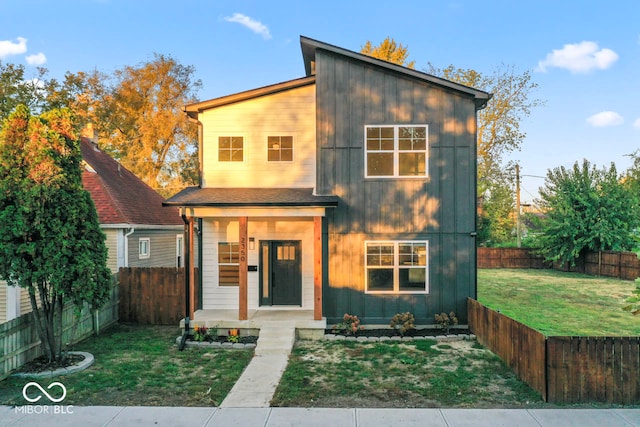 view of front of house with a front yard and covered porch