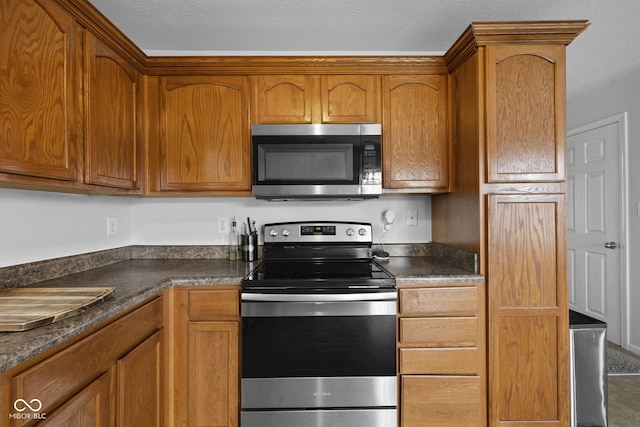 kitchen with appliances with stainless steel finishes and a textured ceiling