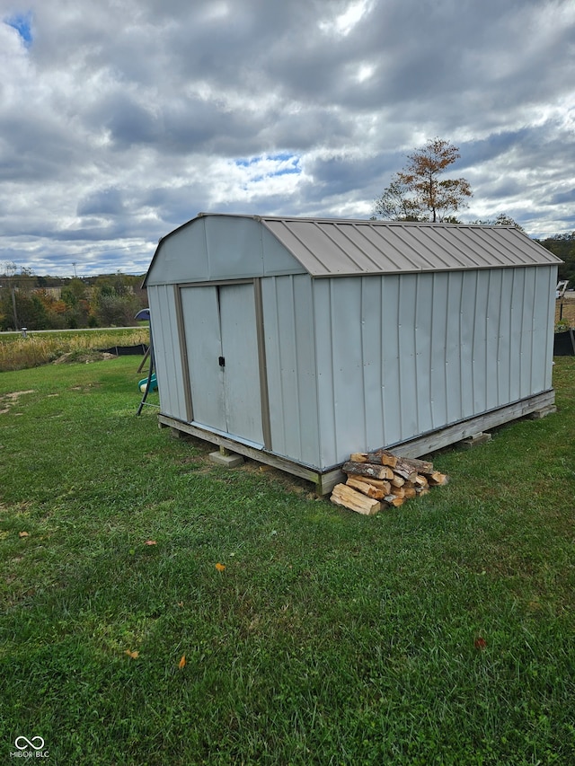 view of outbuilding featuring a lawn