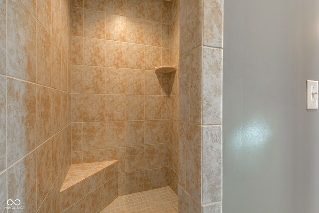 7189 Lockford N, Avon, IN 46123 - full bath with a tile shower