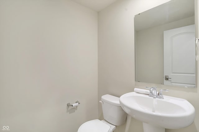 bathroom featuring toilet and sink