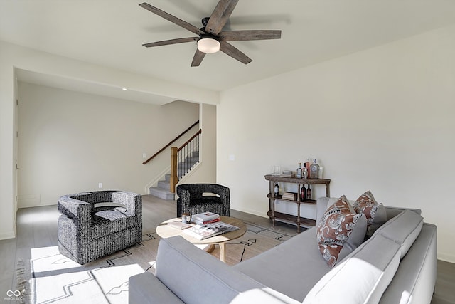 living room with light hardwood / wood-style floors and ceiling fan