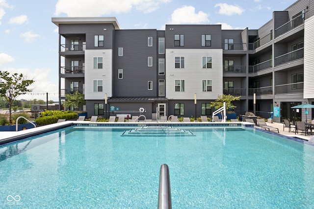 view of swimming pool