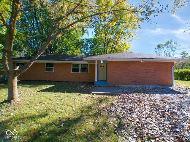 ranch-style home featuring a front yard