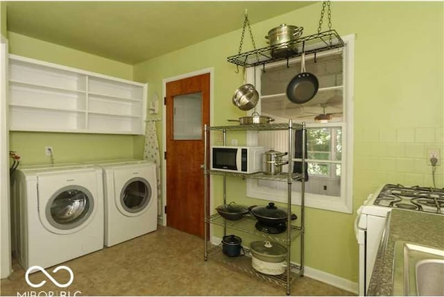 laundry area featuring washer and clothes dryer