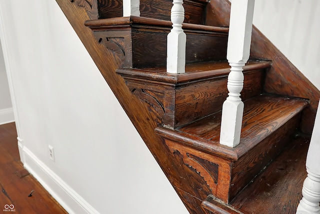 interior details with hardwood / wood-style floors