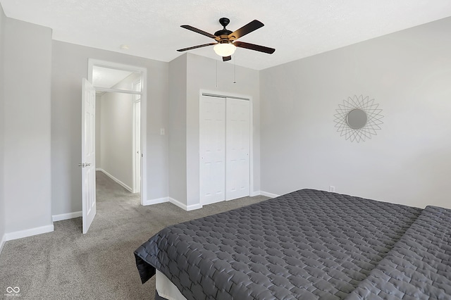 bedroom with carpet, a textured ceiling, and ceiling fan