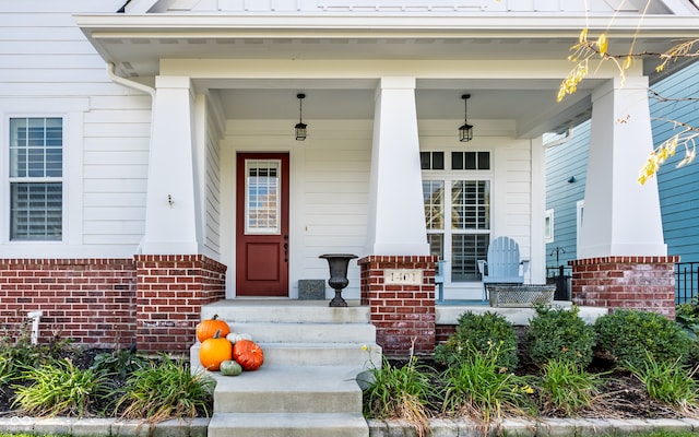 property entrance featuring a porch