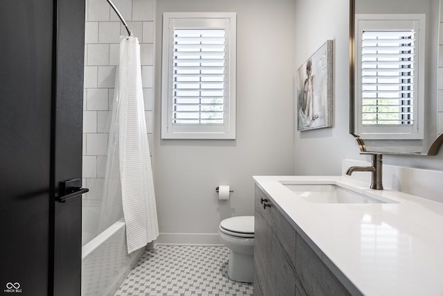 full bathroom featuring toilet, shower / tub combo with curtain, vanity, and plenty of natural light