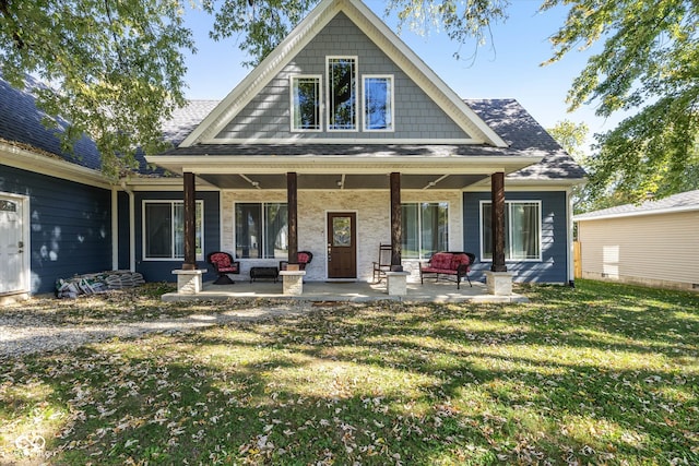 view of front of property featuring a front yard