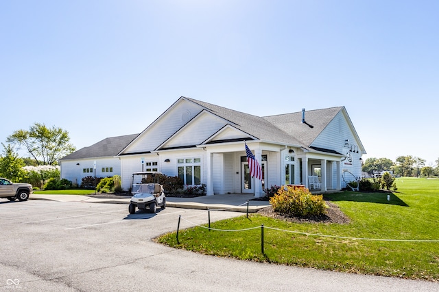 view of front of property with a front yard