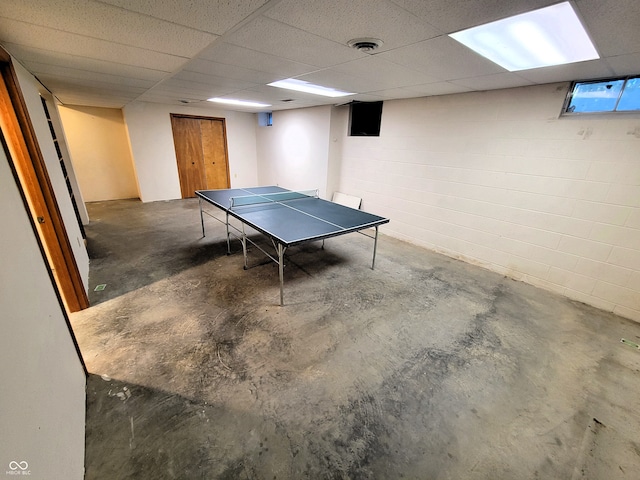 recreation room with a drop ceiling