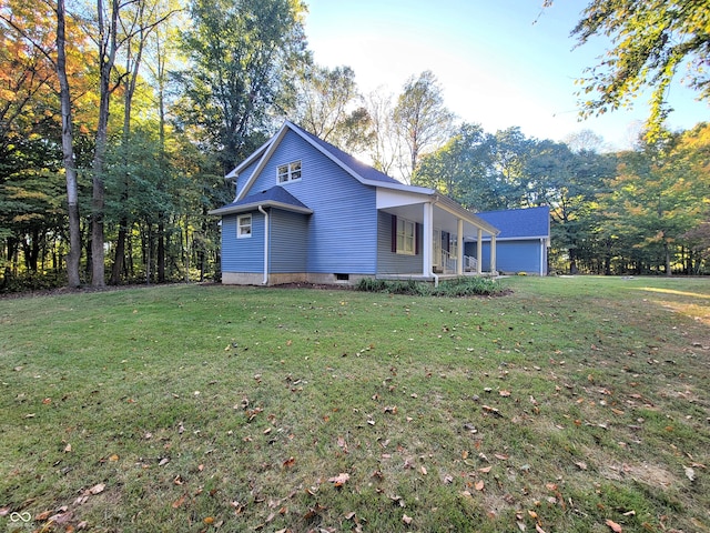 view of front of property with a front lawn