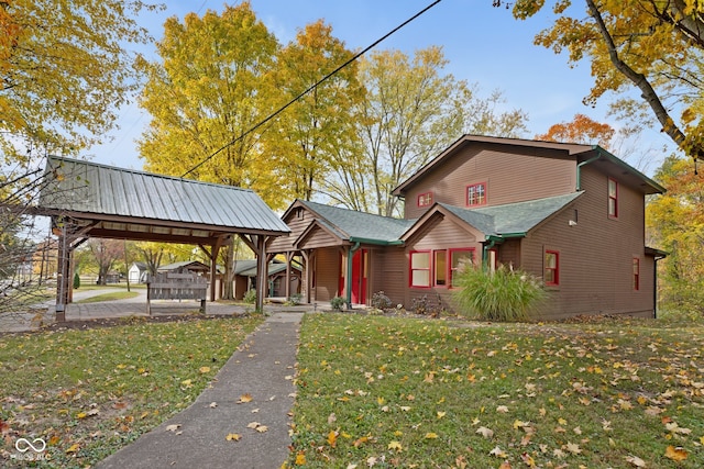 view of front of home featuring a front lawn and a carport